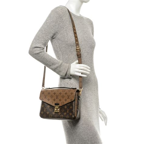 lv pochette metis reverse